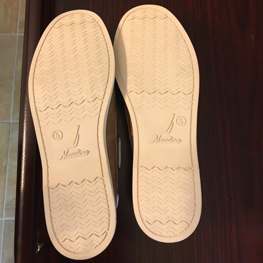 Woman’s Classic Nautica Tan White Rope Slip Ons! - Picture 13 of 15